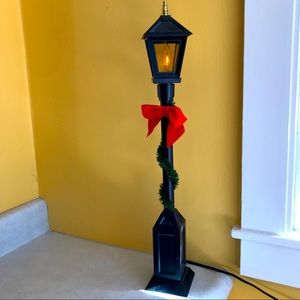 Byers Choice 22" Flickering Flame Lamp Post